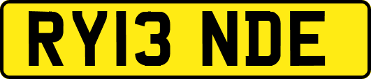 RY13NDE