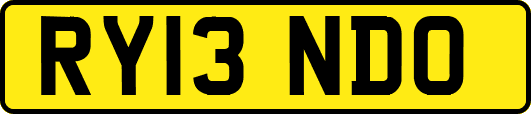 RY13NDO