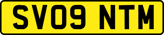 SV09NTM