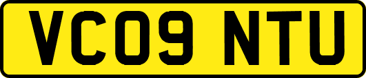 VC09NTU