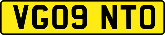 VG09NTO