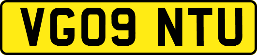 VG09NTU
