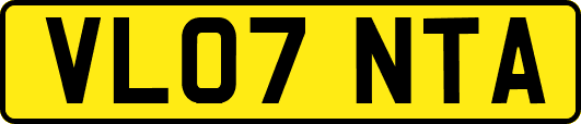 VL07NTA