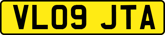 VL09JTA