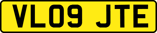 VL09JTE