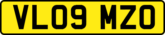 VL09MZO