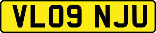 VL09NJU