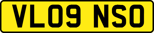 VL09NSO