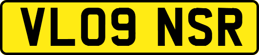 VL09NSR