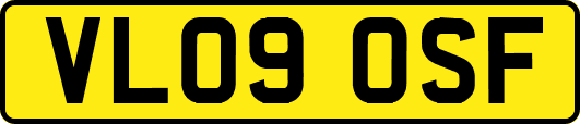 VL09OSF