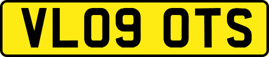 VL09OTS