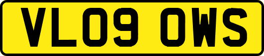 VL09OWS