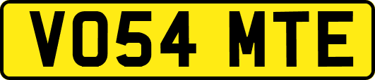 VO54MTE