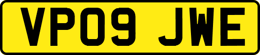 VP09JWE
