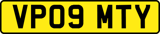 VP09MTY