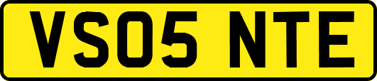 VS05NTE