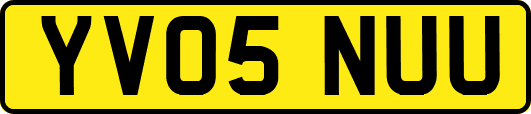YV05NUU